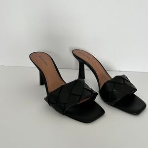 Gianni-bini Women's Black Mules size 8.5